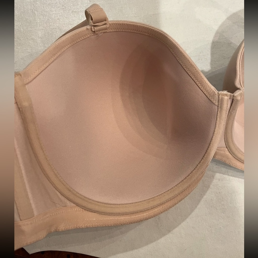 Wacoal nude adjustable convertible Seamless Molded Cup bra. EUC! - Picture 3 of 4
